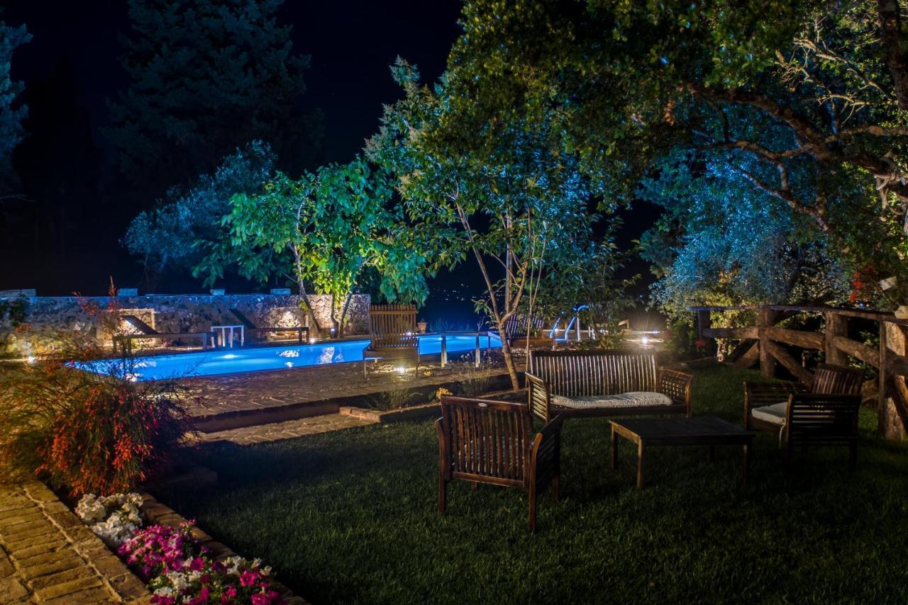Villa Fioraki Pouládes Exteriör bild