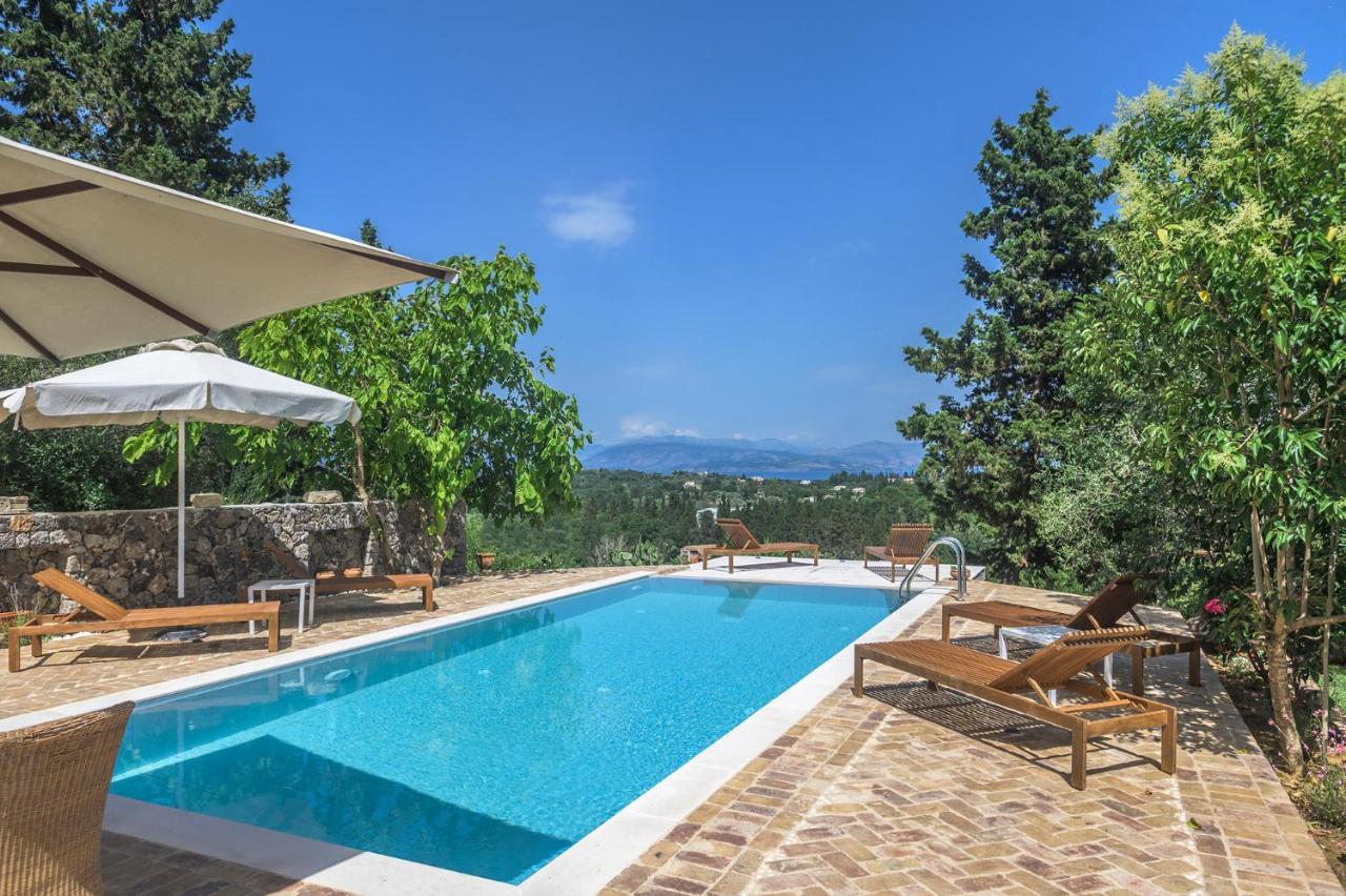 Villa Fioraki Pouládes Exteriör bild